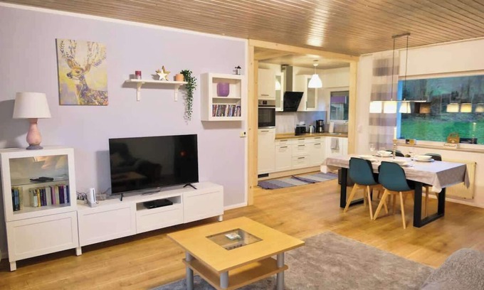 Erflinghausen House | Apfelhaus am Hennesee