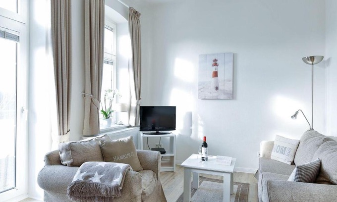 Wenningstedt-Braderup Apartment | App-6-mit-Suedbalkon-in-strandnaher-Lage-Baederstil-Villa-in-Wenningstedt-Sylt