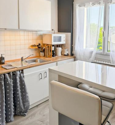 Arpajon-sur-Cere Apartment | App chaleureux aux portes d Aurillac, 4 voyageurs