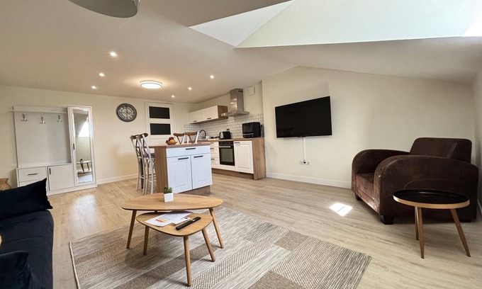 Limoges Apartment | Appart 6, Attractive air-conditioned apartment on the 3rd and top floor of a beautiful building