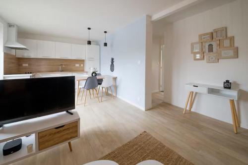 Europe Apartment | Appart avec 3 chambres et Jardin