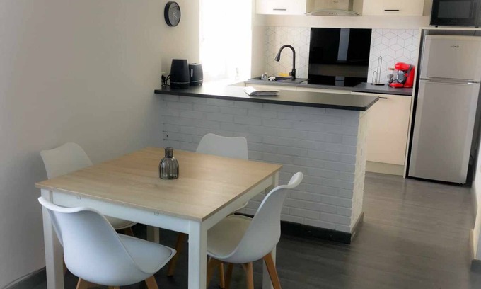 Saint-Germain-Lespinasse Apartment | Appartement à la Campagne Avec 2 Chambres! Idéal Pour se Reposer!