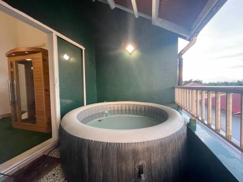 Sainte-Rose Apartment | APPART SPA 20 MIN port croisière et aéroport