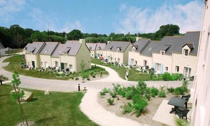 Le Tronchet Condo | Appart sur la Côte d'Émeraude, Terrain Multisports