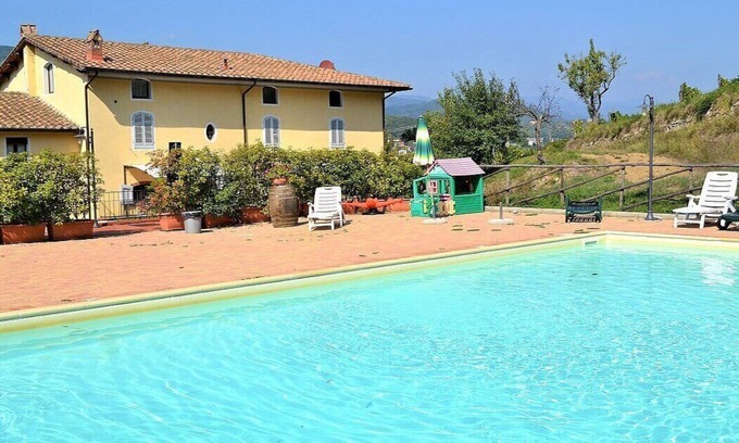 Serravalle Pistoiese House | Appartamento Clarabella C: A characteristic and welcoming two-story independent house built on a hillside, surrounded by meadows and woods, with Free WI-FI.