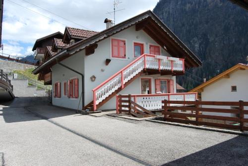 Campitello di Fassa Apartment | Appartamento Col Val di Fassa con Terrazza BAGNI RINNOVATI 2023