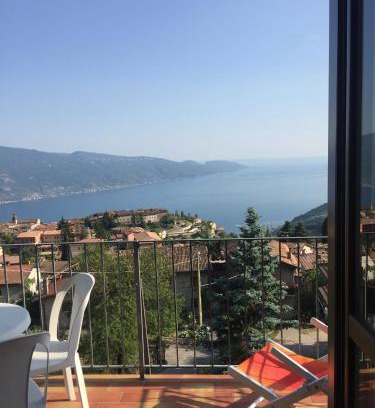 Gardola Apartment | Appartamento Francesco - Theater Home