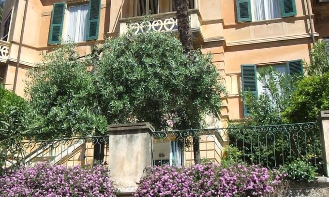 Levanto Apartment | Appartamento in tipica villa liberty ideale per una vacanza tra ulivi e oleandri