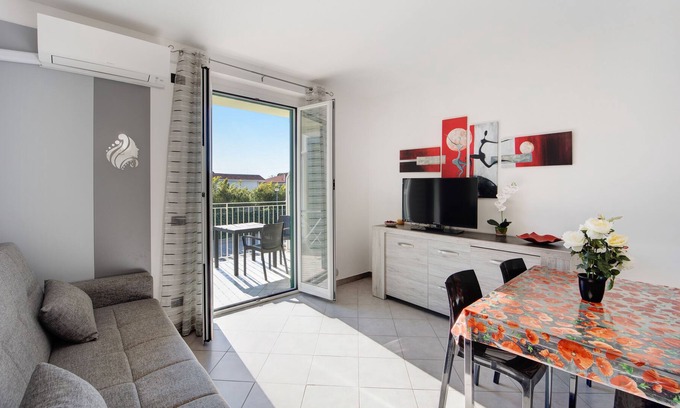 Cervo Apartment | Appartamento Roberto with balcony and A/C