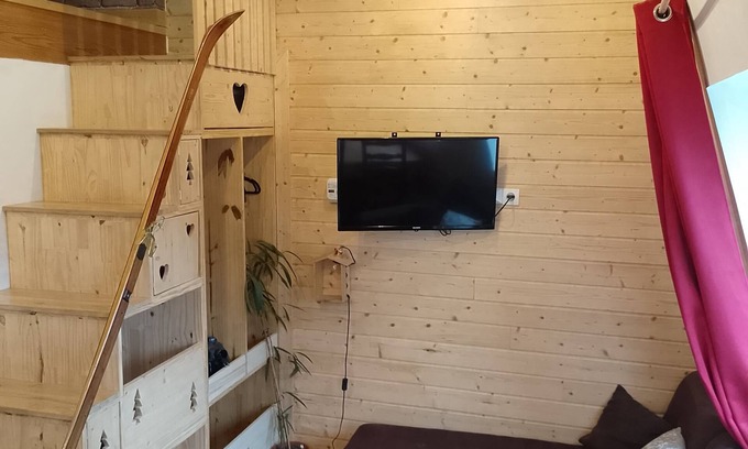 Saint-Jacques-des-Blats Apartment | Appartement Chaleureux Station le Lioran