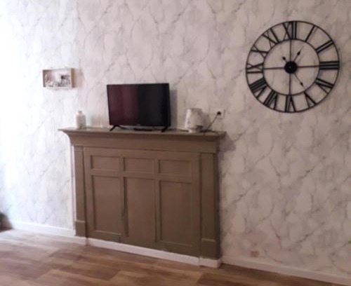 Saint-Leonard-de-Noblat Apartment | Appartement agreable Hugo 2