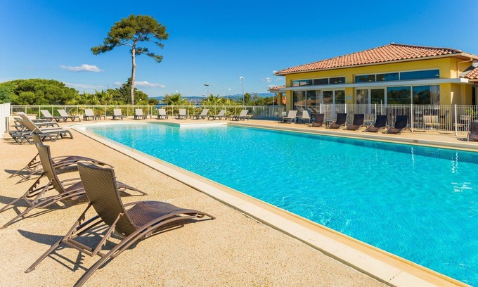 Le Brusc Condo | Appartement cosy 2 pièces pour 6 | Accès piscine!