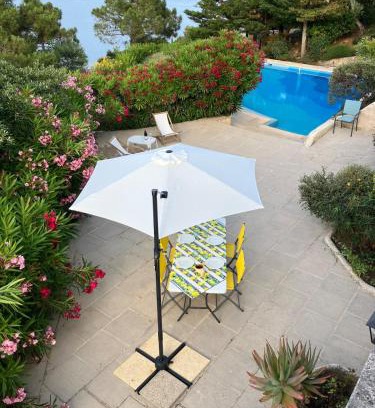 Antheor Apartment | Appartement à Anthéor avec vaste piscine, vue mer et montagne