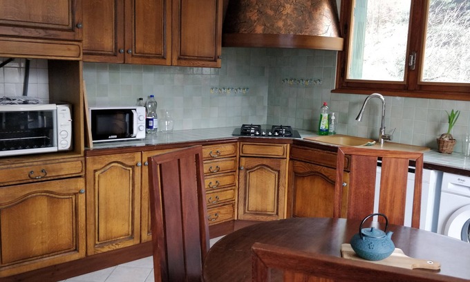 La Bathie Apartment | Appartement à Louer Dans Maison Individuelle Avec un Grand Jardin