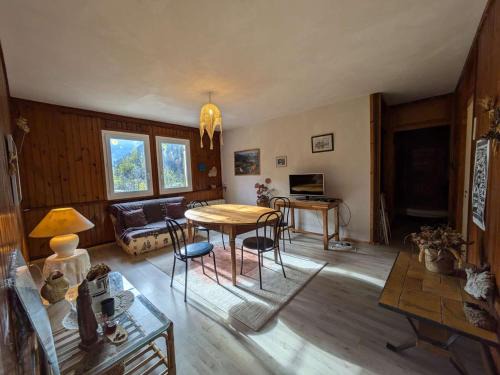 Areches Ski Chalet | Appartement 2 chambres, 5 pers., cœur de village avec parking - FR-1-342-323