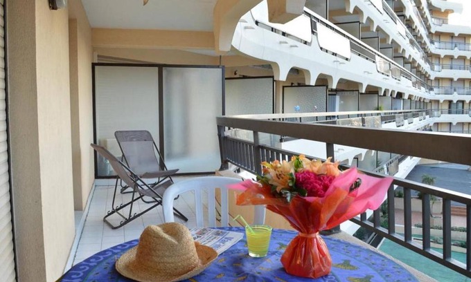 Frejus Plage Apartment | Appartement 2P, 4 Couchages, Terrasse et Salon de Jardin à 200m de la Plage, Fréjus - FR-1-226A-22