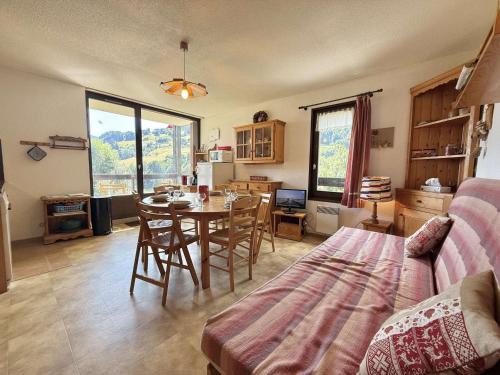 Flumet Apartment | Appartement 3 pièces avec balcon à Flumet, proche centre, navette ski gratuite, parking privé, 6 pers - FR-1-595-66