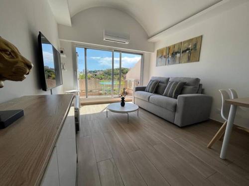 Plaine de la Brague Apartment | Appartement 4 personnes Antibes Mer, Piscine, Parking, Tennis, Wifi