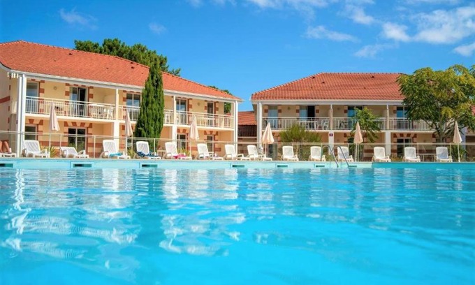 Le Verdon-sur-Mer Apartment | Appartement 6 personnes totalement rénové avec piscine