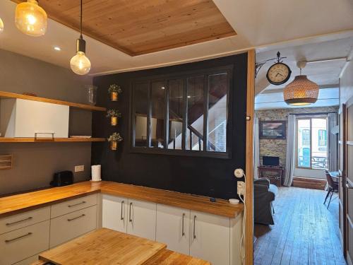 Salies-de-Bearn Apartment | Appartement authentique et chaleureux au cœur de Salies-de-Béarn, dans le quartier historique avec commerces et restaurants au pied, à deux pas des thermes