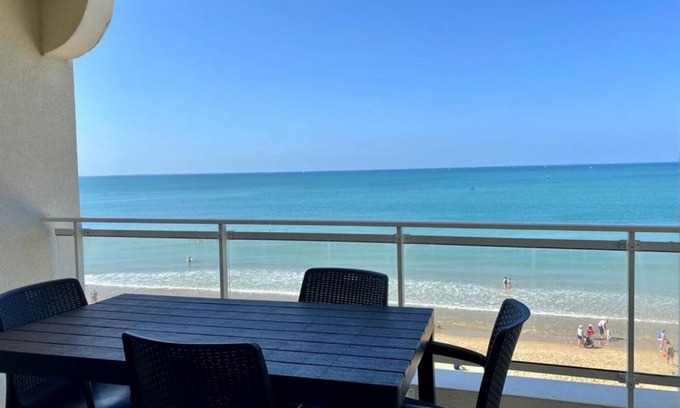 Longeville-sur-Mer Apartment | Appartement avec balcon-terrasse, parking privatif et accès plage à Longeville-sur-Mer - FR-1-336-28