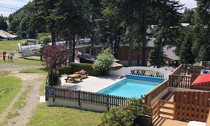 Laveissiere Apartment | Appartement avec piscine - 6 personnes