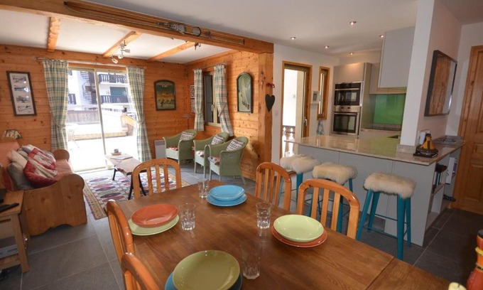Les Gets Apartment | Appartement Centre Les Gets, Pied des Pistes, Belle Terrasse, 2 Ch, 1 Cabine, 6/8 Couchages - FR-1-623-99