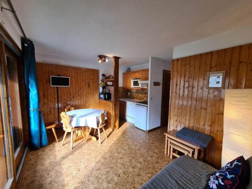 Areches Apartment | Appartement centre village, 4 personnes, 2 chambres - OPI19