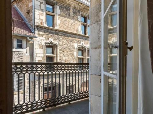 Vesoul House | Appartement charmant au cœur de Vesoul avec parking privé - FR-1-583-509