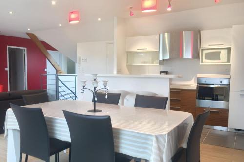 Planguenoual Apartment | Appartement confortable à Lamballe avec vue sur mer