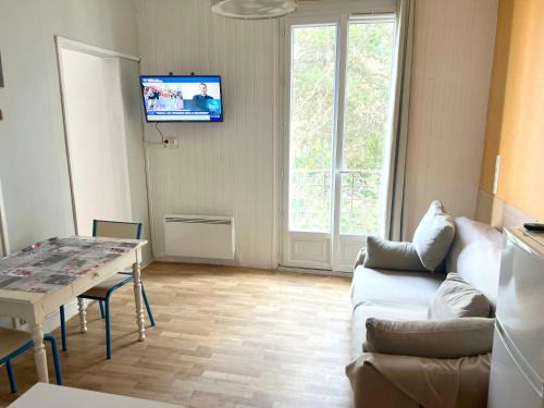 Neris-les-Bains Apartment | Appartement cosy à Néris-les-Bains - 30 m² - Parking