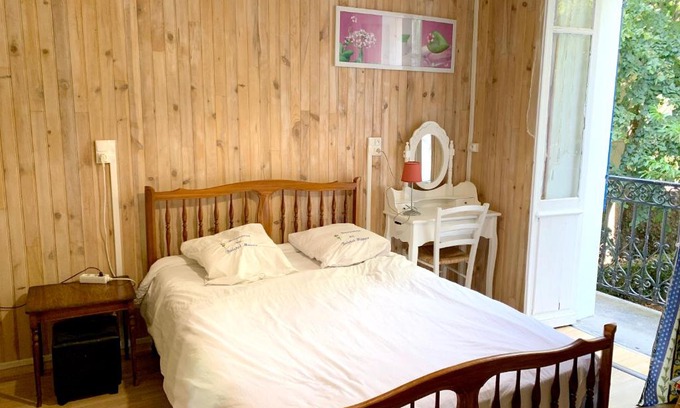 Neris-les-Bains Apartment | Appartement cosy à Néris-les-Bains, 20 m², balcon avec vue