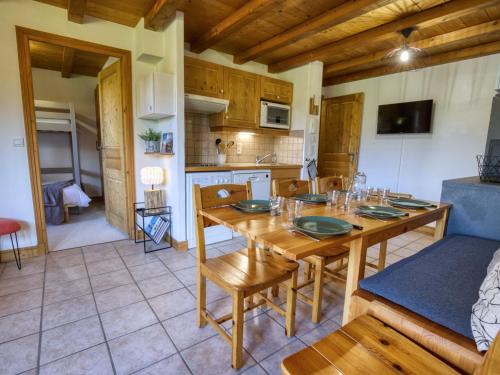 Saint-Hilaire-de-la-Cote Apartment | Appartement cosy au Cernix près des pistes, 2 chambres, terrasse - FR-1-505-233