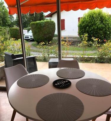 Cambo-les-Bains Apartment | Appartement cosy, en rez de chaussée, en plein centre de CAmbo les Bains