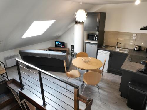 Valenciennes Apartment | Appartement cosy en ville avec 2 places de parking privées intérieur