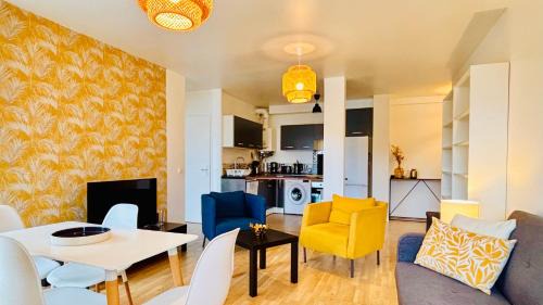 Rosny-sous-Bois Apartment | Appartement Cosy et calme - face à la gare Rosny-sous-Bois - 20mn de Paris et Disneyland