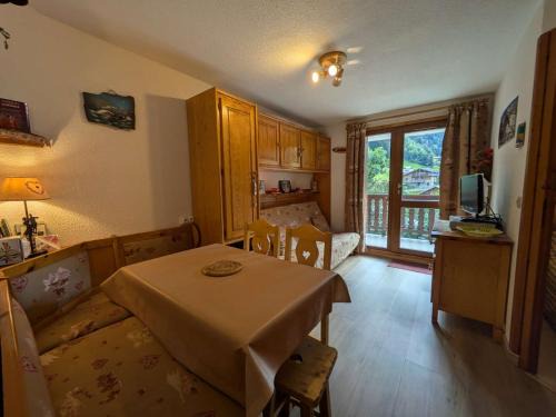 Areches Apartment | Appartement cosy pour 5, plein sud, au centre d'Arêches-Beaufort, proche pistes avec piscine et wifi - FR-1-342-267