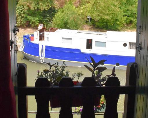 Trebes Apartment | Appartement d'une chambre avec vue sur le lac balcon et wifi a Trebes