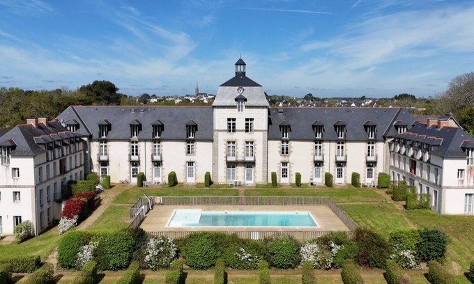 Baden House | Appartement Dans Château, Piscine, Balades. 4,5km de L'ile aux Moines