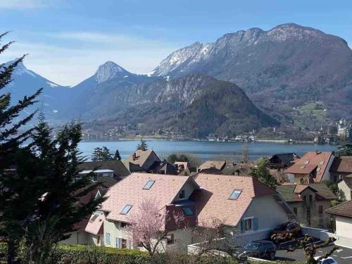 Talloires-Montmin Apartment | Appartement Duplex vue lac et montagne à Talloires