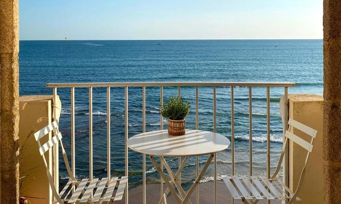 Les Sables d'Olonne Apartment | Appartement en front de mer avec vue imprenable sur la grande plage des Sables d'Olonne