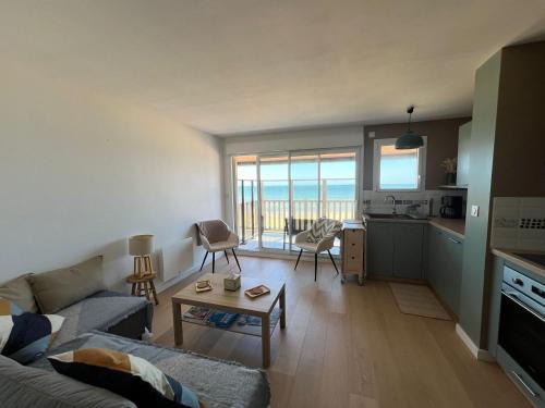 Bernieres-sur-Mer Apartment | Appartement en bord de mer, 4 pers, Bernières-sur-Mer - FR-1-746-26