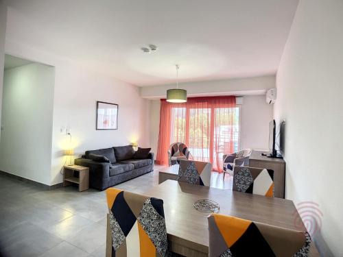 Lamalou-les-Bains Apartment | Appartement F2 PMR, climatisé, avec terrasse et parking privé, au cœur de Lamalou-les-Bains - FR-1-451-194