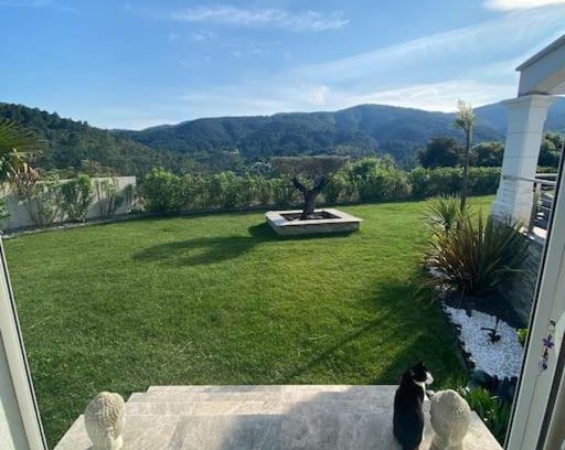 Branoux-les-Taillades Apartment | Appartement avec vu imprenable