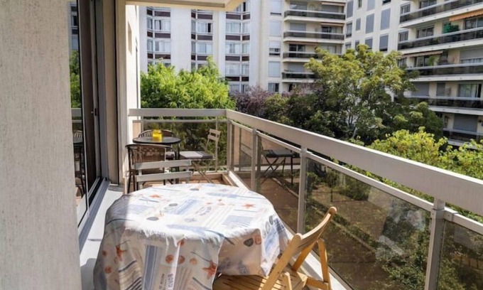 Issy-les-Moulineaux Apartment | Appartement Calme et 2 Parkings s/s à Paris 15