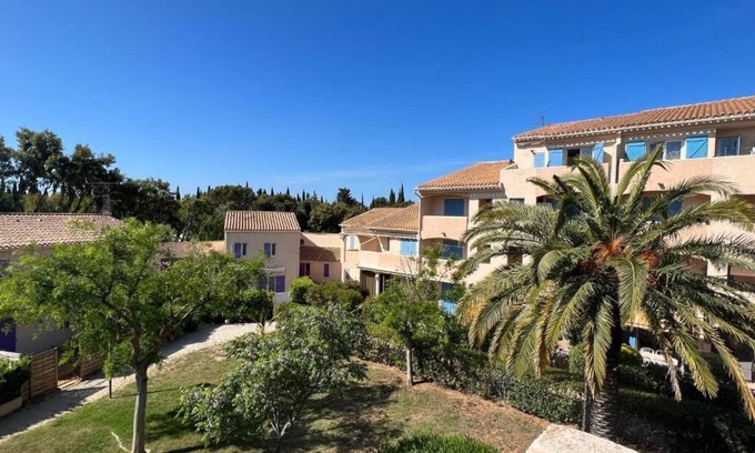 La Londe-les-Maures Apartment | Appartement 4 Couchages Climatisé- Piscine Privée, Proche Centre Ville et Plages