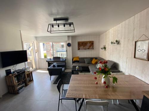 Saint-Cast-le-Guildo Apartment | Appartement St Cast centre ville 50 m de la plage