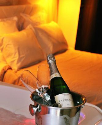 Roanne Apartment | Appartement luxueux avec Jacuzzi privatif