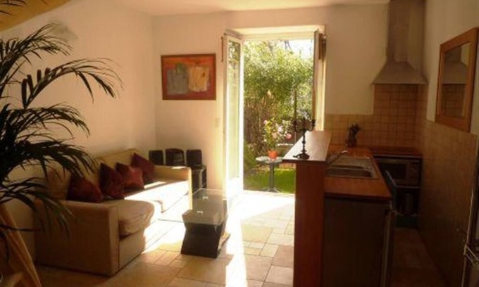 Marnes-la-Coquette Apartment | APPARTEMENT MEUBLE & EQUIPE A GARCHES/30 M2/1 250 €/MOIS