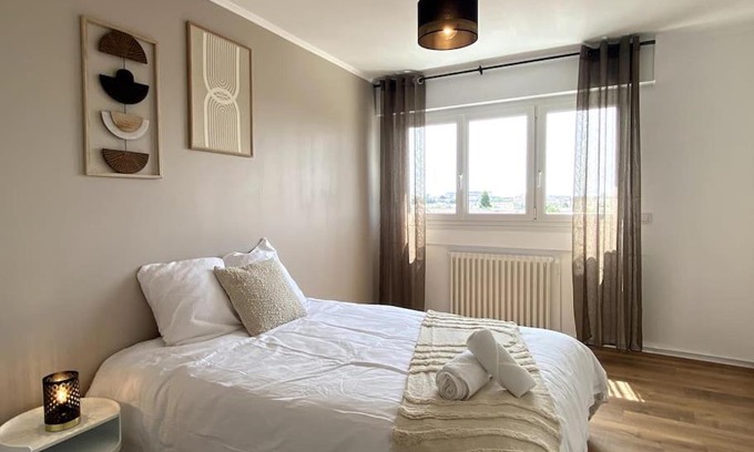 Liberation Apartment | Appartement neuf, 3 chambres avec vue panoramique